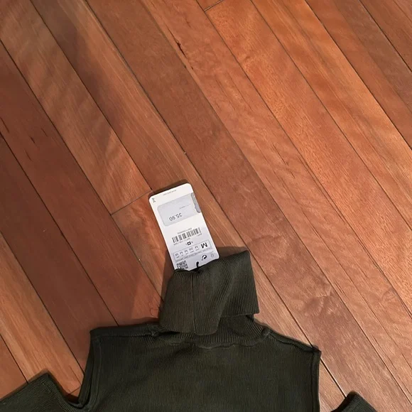 Zara Cropped Sweater - Picture 7 of 7